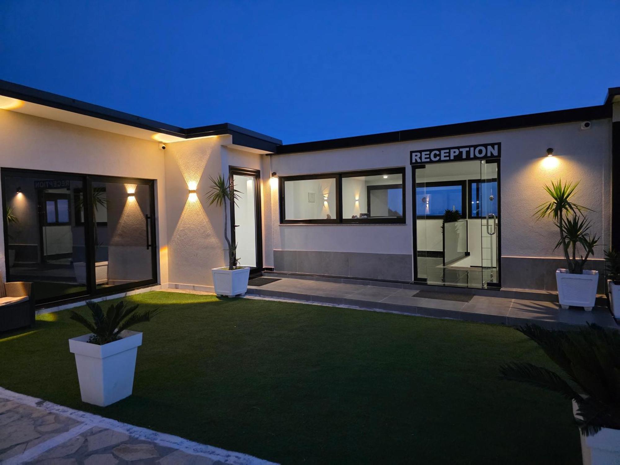 Wait 'N Sea Hotel Himare Exterior photo